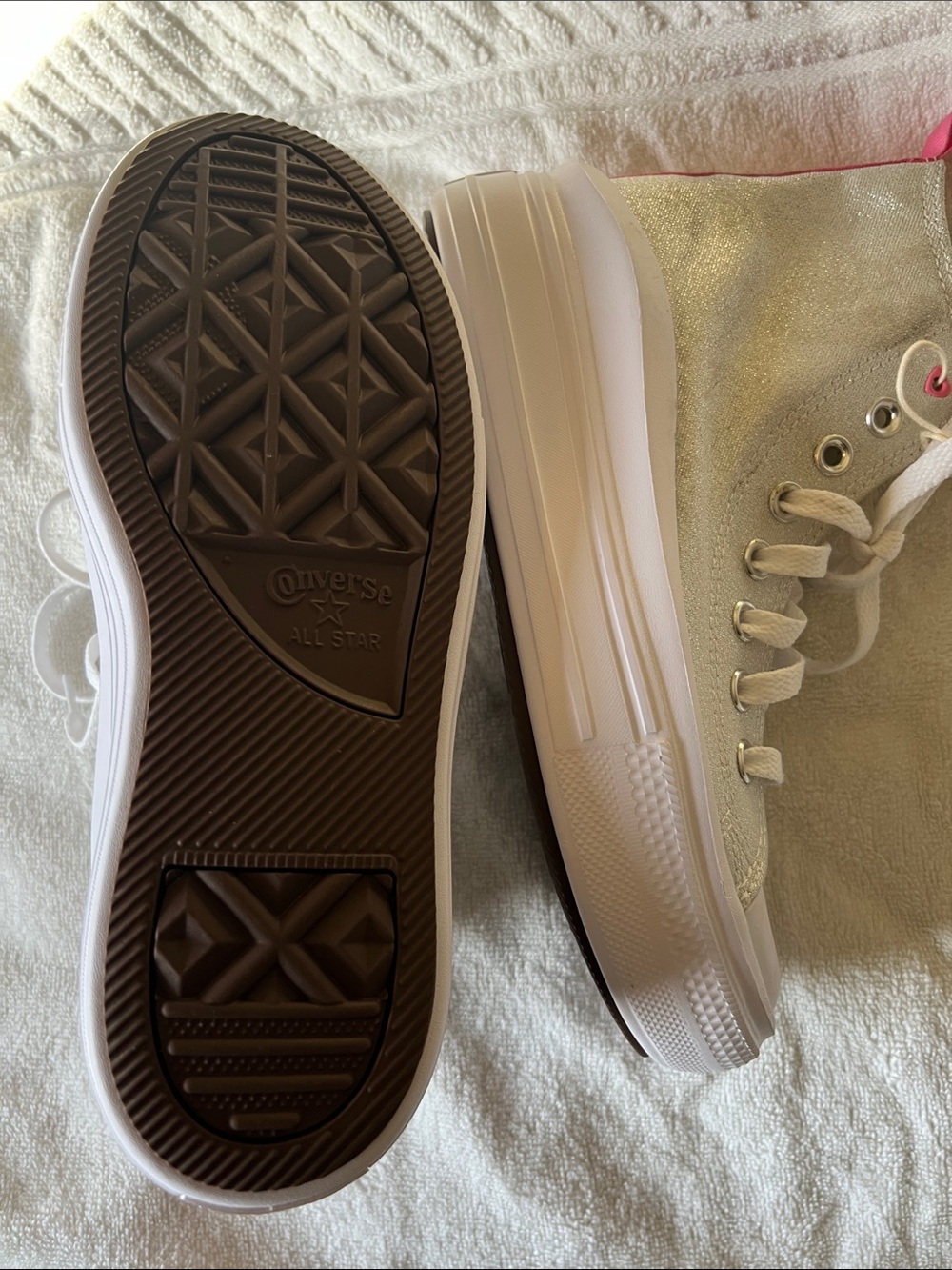 Converse Kids White Sneakers with Pink Star Accents - Picture 5 of 6